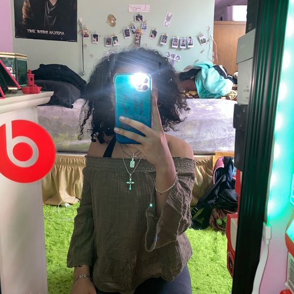 American Eagle Outfitters Off The Shoulder Top - Picture 3 of 3